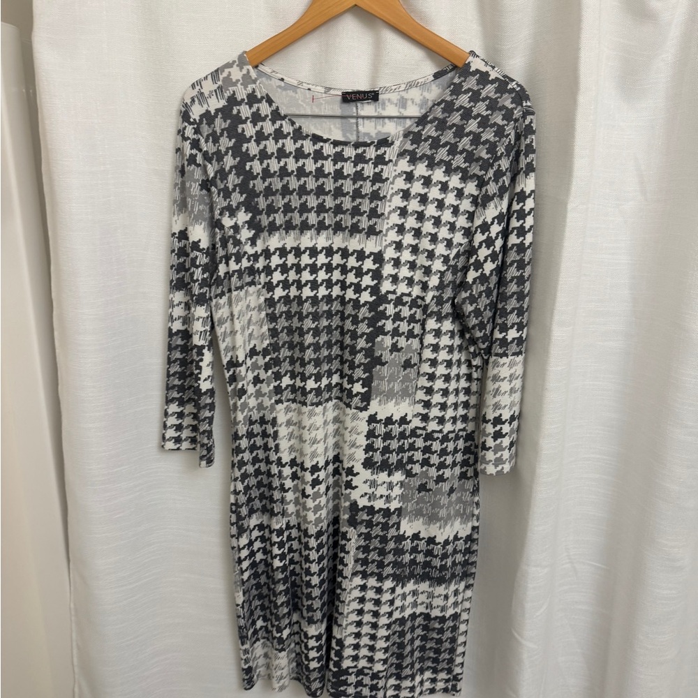 Houndstooth Patterned Dress - Picture 2 of 3